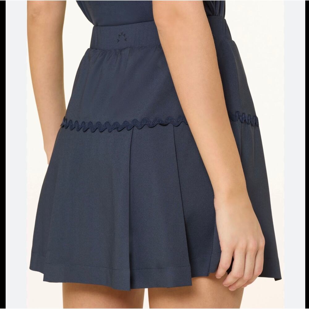 Varley Ayla Tennis Skirt Medium Blue under short pockets